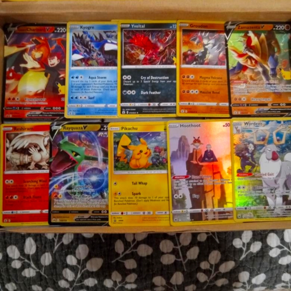Lot of about 1000 Pokémon Trading Cards
